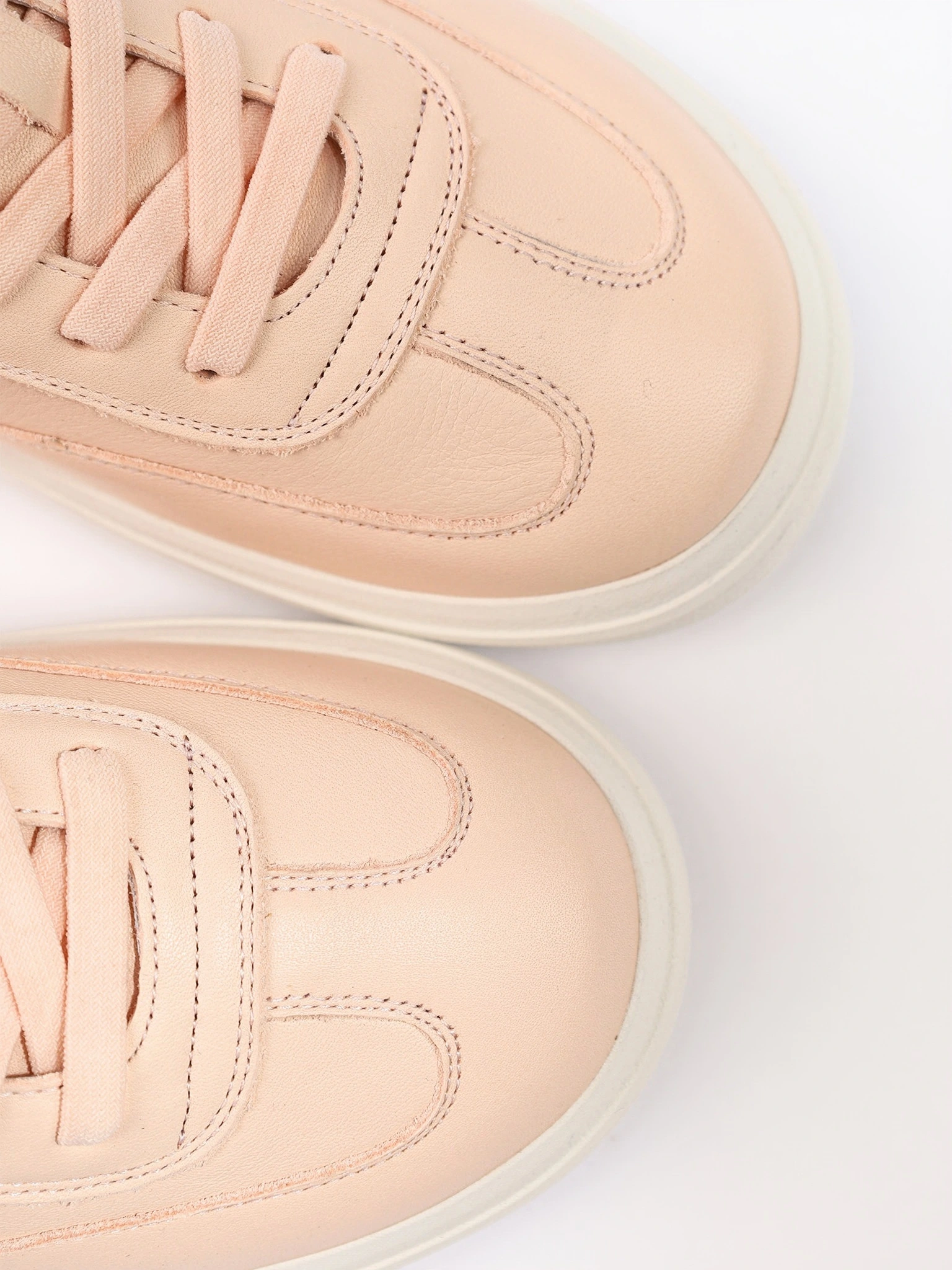 Кеды розового цвета на низкой подошве